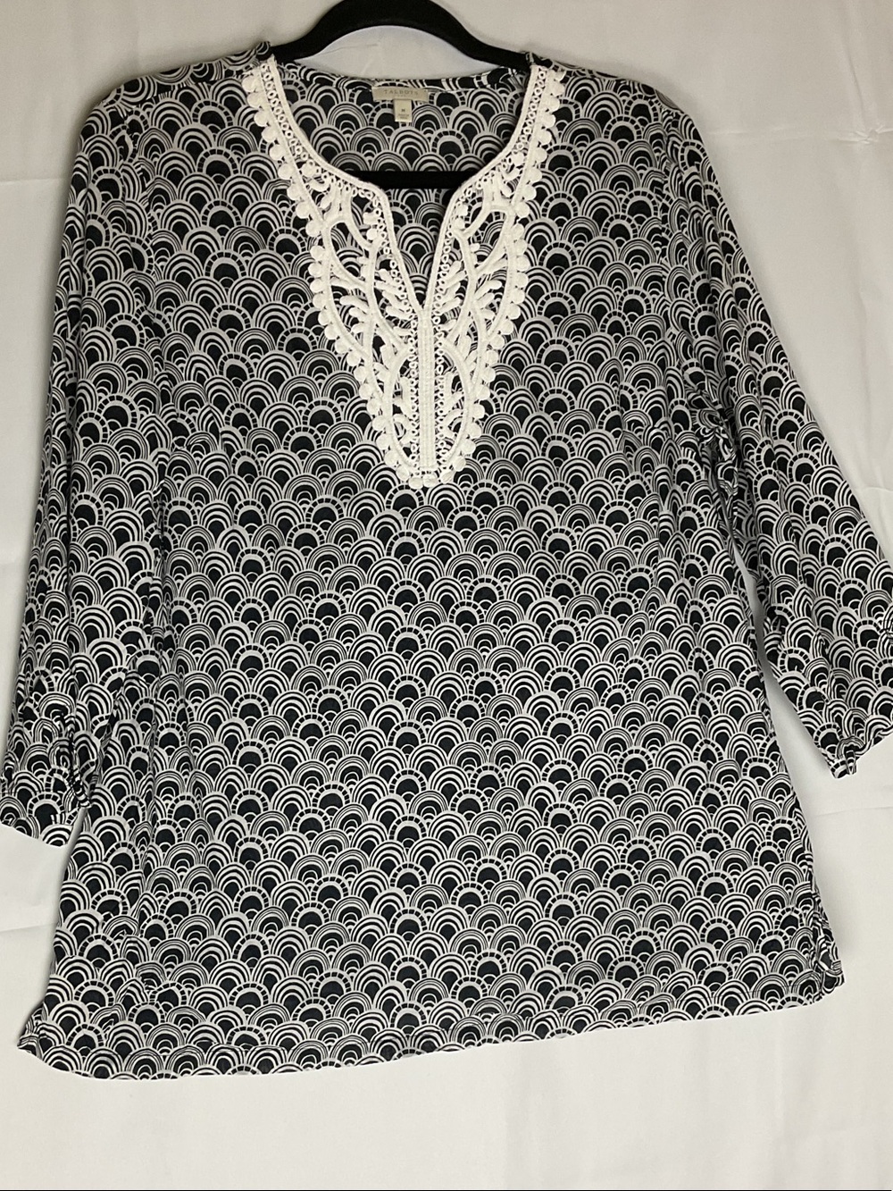 Talbots women’s Black & White Patterned Tunic with Lace Trim